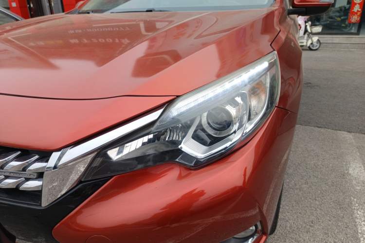 Used Venucia T90 2017 2.0L CVT Smart Edition Left Front Headlight