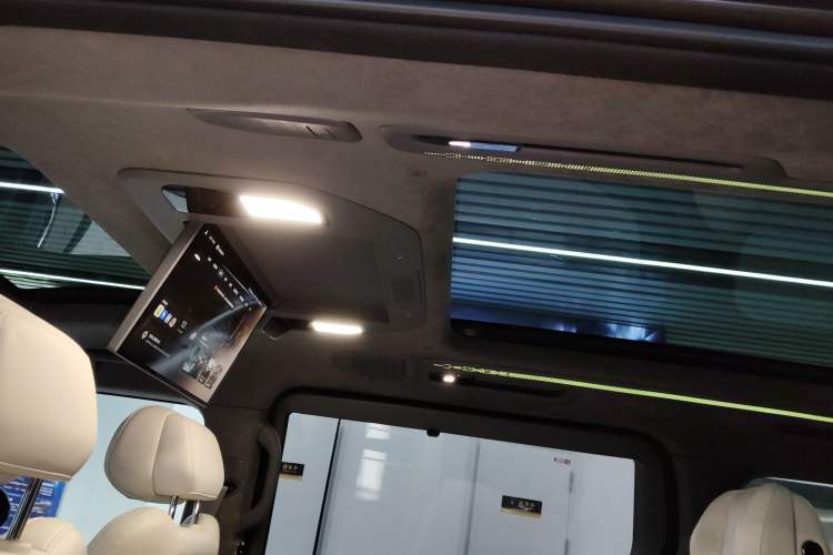 Used Zeekr 009 2024 7-Seater Walk-Through Version Four-Wheel Drive 108 kWh
