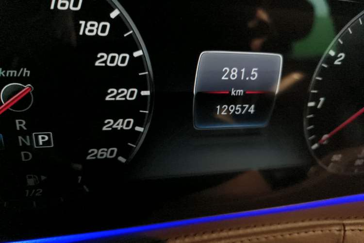 Used Mercedes-Benz Maybach S-Class 2019 S 450 4MATIC Odometer Close Up