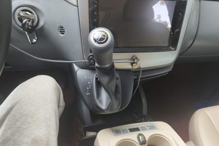 Used Mercedes-Benz Vito 2013 3.0L Elite Edition Gear Lever
