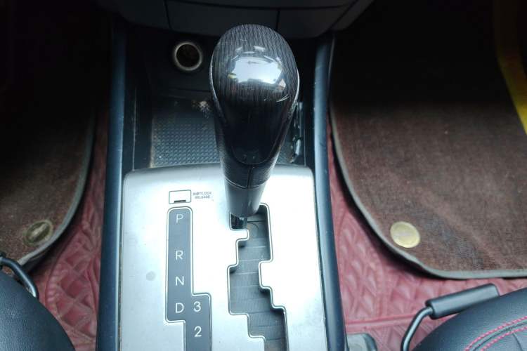 Used Hyundai Celesta 2011 1.6L Automatic Comfort Edition Gear Lever