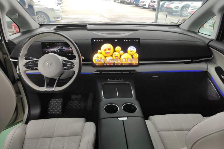 Used VOYAH Dream 2025 PHEV Four-Wheel-Drive Flagship Version – Qiankun Edition Center Console