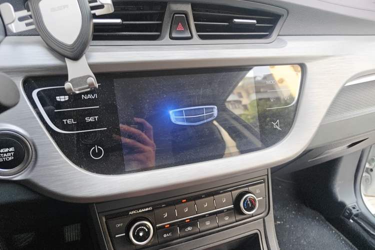 Used Geely Auto Vision 2019 Upgraded Model 1.5L CVT Luxury Version China VI Standard
