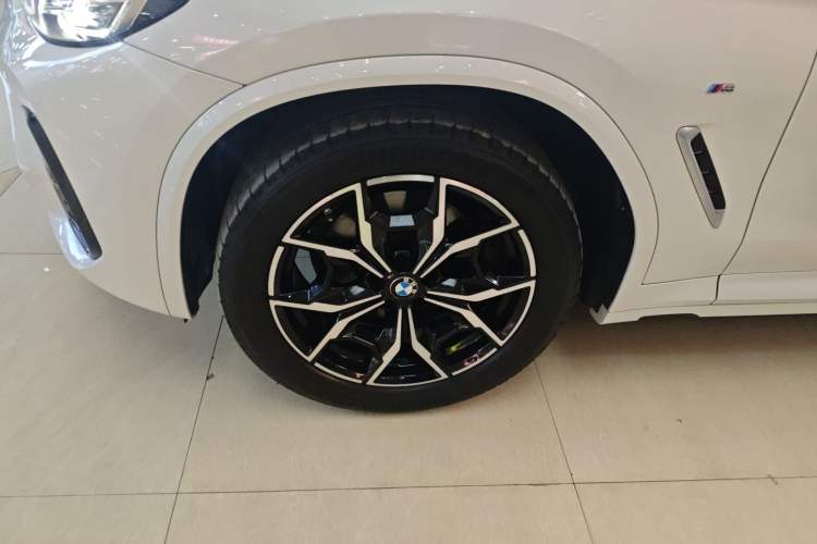 Used BMW X3 2023 xDrive25i M Sport Package Left Front Wheel Hub