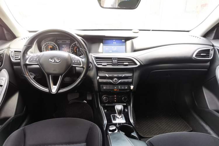 Used Infiniti QX30 2017 2.0T Four-Wheel Drive Fashion Edition Center Console