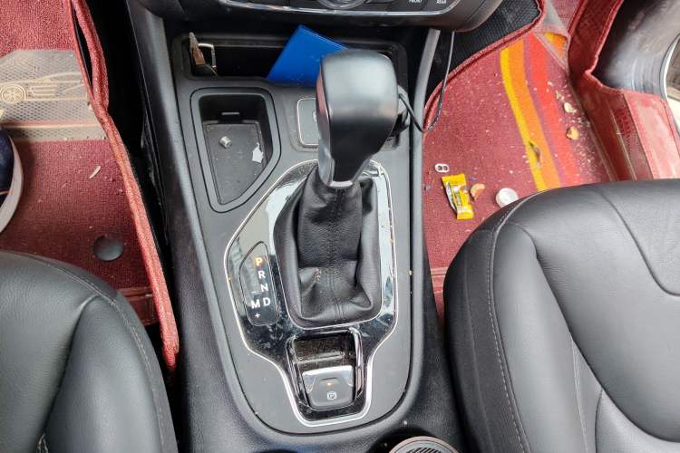 Used Jeep Cherokee 2019 2.0T Two-Wheel Drive Smart Enjoyment Version China VI Gear Lever