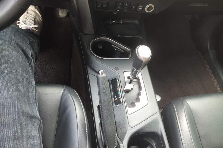 Used Toyota RAV4 2019 2.0L CVT Two-Wheel Drive ZhiShang Version China VI Standard
