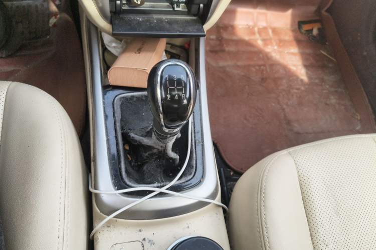 Used CHANGAN Eado 2015 1.6L Manual Luxury Model China IV Standard