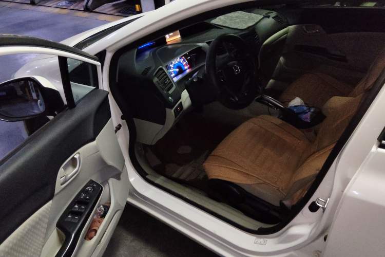 Used Honda Civic 2014 1.8L Automatic Classic Edition Driver Seat