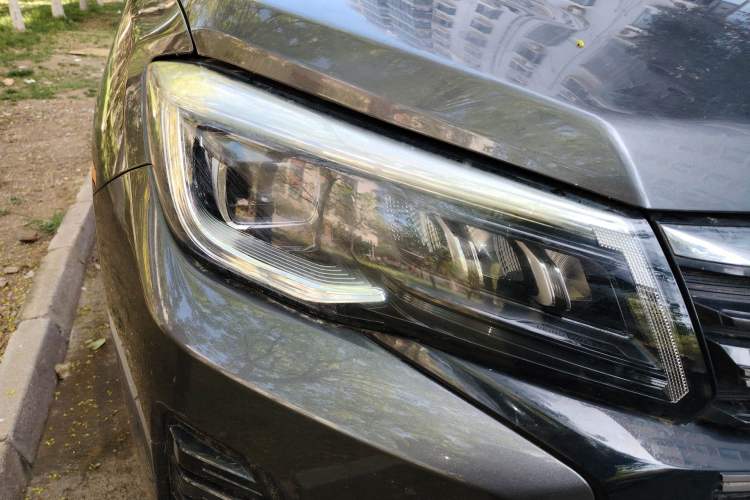Used CHANGAN CS75 2023 Enjoy Edition 1.5T DCT Luxury Version Right Front Headlight