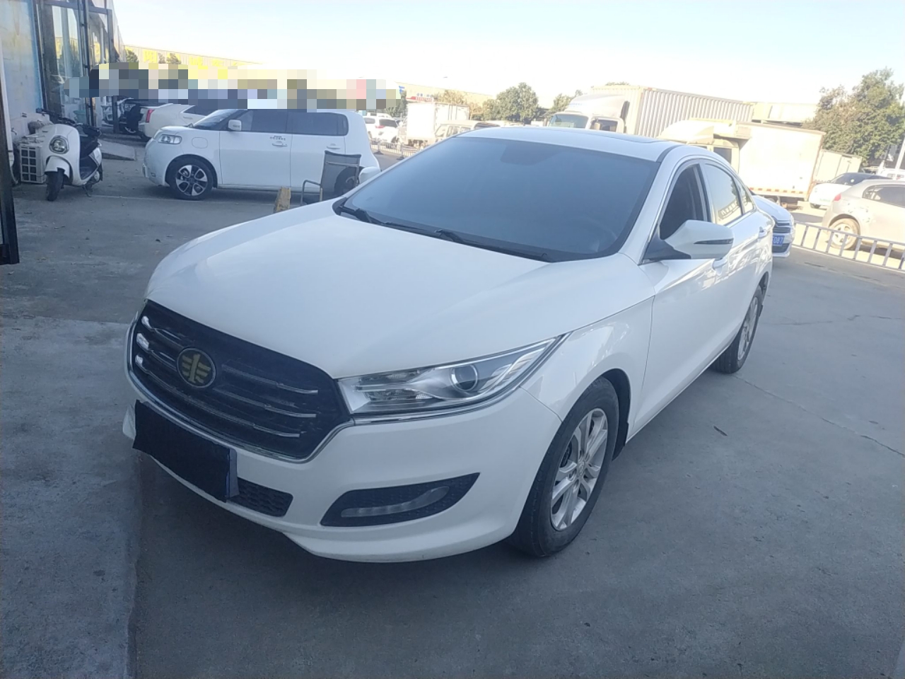 تحت مقدمة السيارة