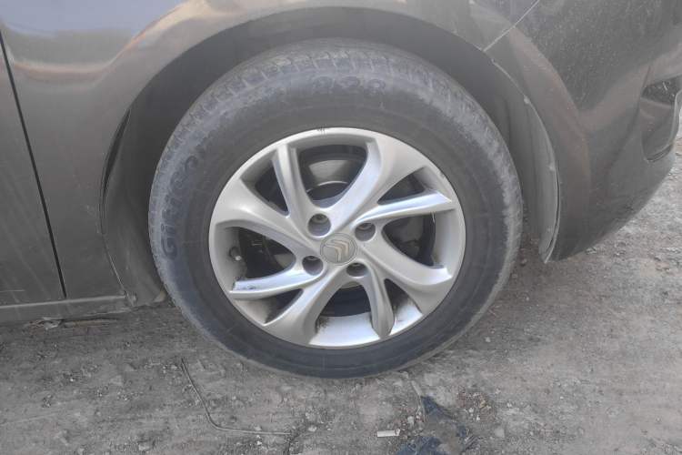 Used Citroen Elysee 2015 Zhishang Edition 1.6L Manual Fashion Model
