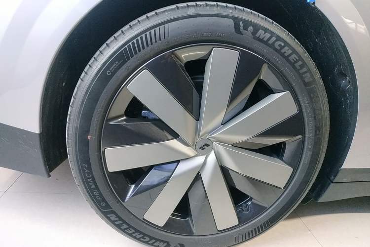 Used Li Auto i6 2025 Model Four-Wheel-Drive Standard Type Right Rear Wheel Hub