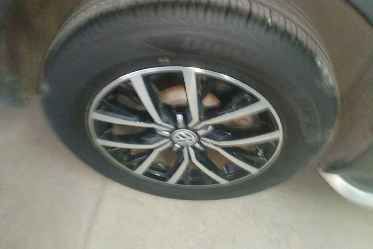 Used Volkswagen Tiguan L 2018 330TSI Automatic Two-Wheel Drive Luxury Edition Right Rear Wheel Hub