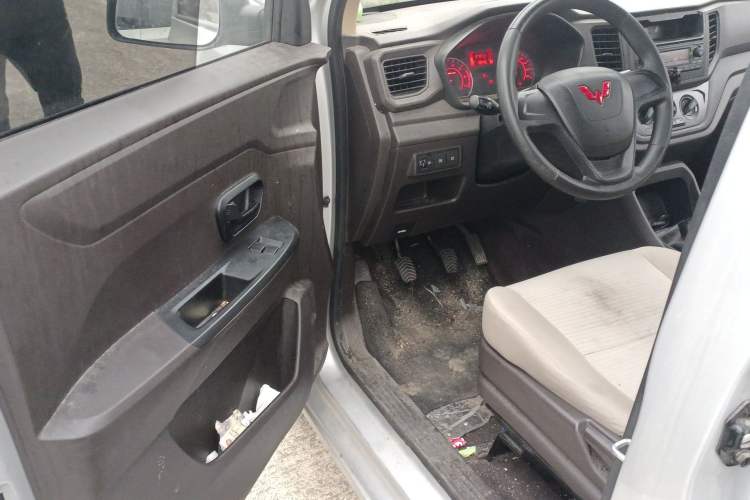 Used Wuling Hongguang V 2022 1.5L Jingqu Edition Electric-Assist LAR Driver Seat