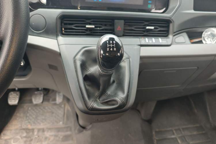 Used Ford Transit 2023 2.0T Gasoline Manual Multifunction Commercial Vehicle Short Wheelbase Low Roof 5/6 Seats