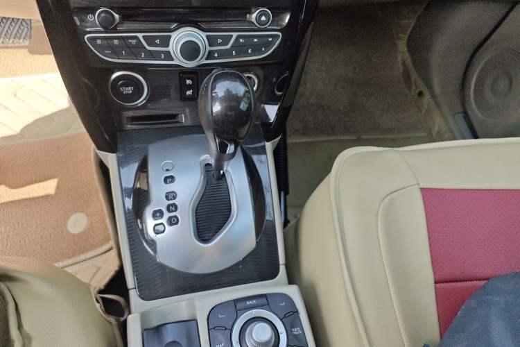 Used Renault Koleos 2012 2.5L Two-Wheel Drive Comfort Edition with Navigation Gear Lever