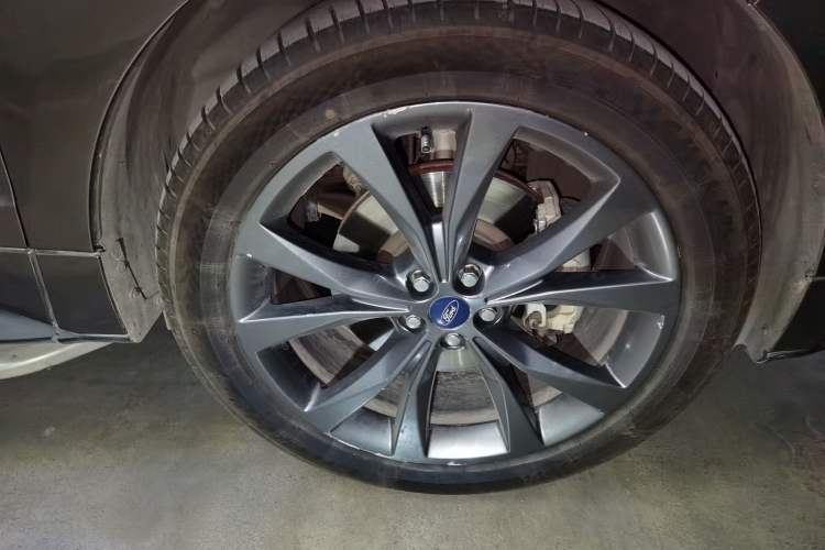 Used Ford Edge 2015 2.7T GTDi 4x4 Sporty 7-Seater Right Front Wheel Hub