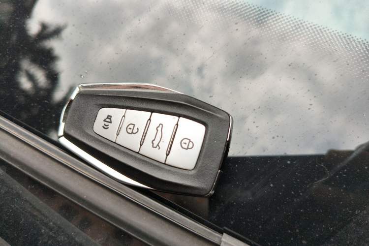 Used Geely Auto Haoyue 2022 1.8TD DCT Black Gold Limited Edition 7-Seater Vehicle Key