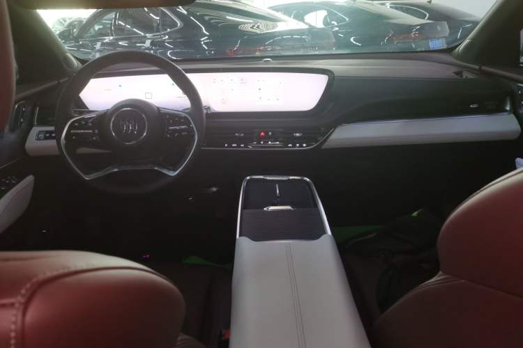 Used Buick LaCrosse 2025 28T Platinum Edition
