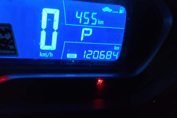 Used Chevrolet Aveo Sonic 2014 Sedan 1.6SX AT Fashion Edition Odometer Close Up