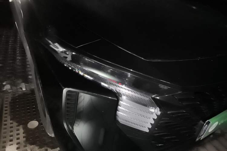 Used Venucia V 2022 260T Black Horse Edition · Idol
