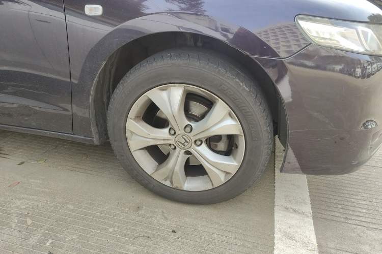 Used Honda Odyssey 2013 2.4L Luxury Edition Right Front Wheel Hub