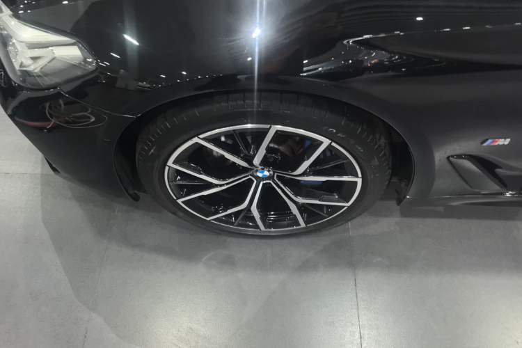 Used BMW 5 Series 2021 530i M Sport Package Left Front Wheel Hub