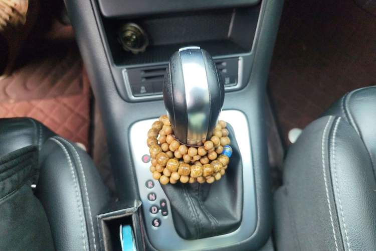 Used Volkswagen Tiguan 2017 300TSI Automatic Two-Wheel Drive Silk Road Comfort Edition Gear Lever