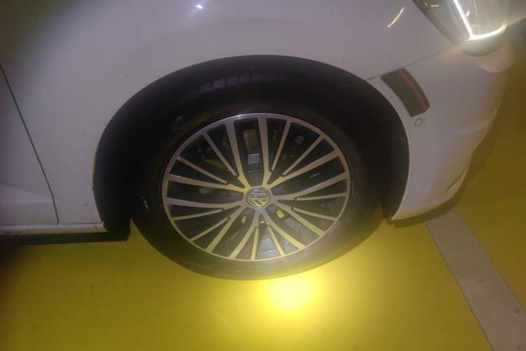 Used Volkswagen Touran 2016 Volkswagen Touran L 330TSI DSG Luxury Edition Exterior 7