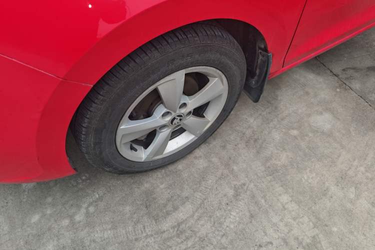 Used Skoda Rapid Spaceback 2016 Revised 1.6L Automatic Chuanxing Version Left Front Wheel Hub