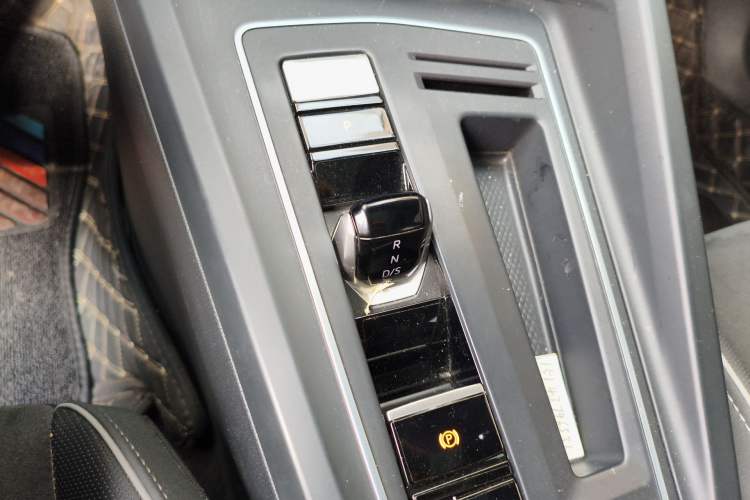 Used Volkswagen Golf 2021 280TSI DSG R-Line Gear Lever