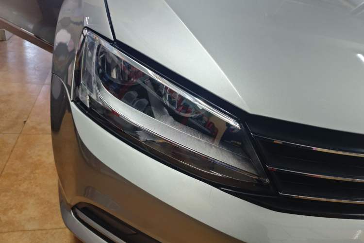 Used Volkswagen Sagitar 2017 1.6L Automatic Comfort Model Right Front Headlight