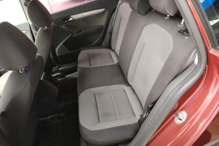 Used Volkswagen Gran Lavida 2013 1.6L Automatic Fashion Model