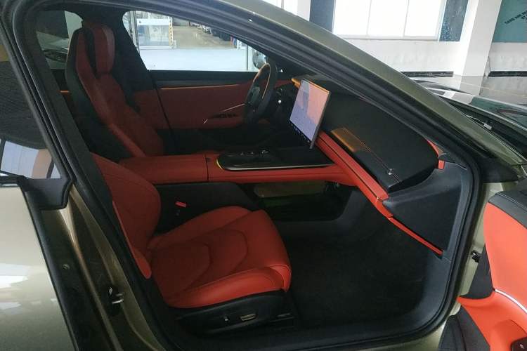 Used Xiaomi Auto SU7 2024 Rear-Drive Long-Range Intelligent Driving Version
