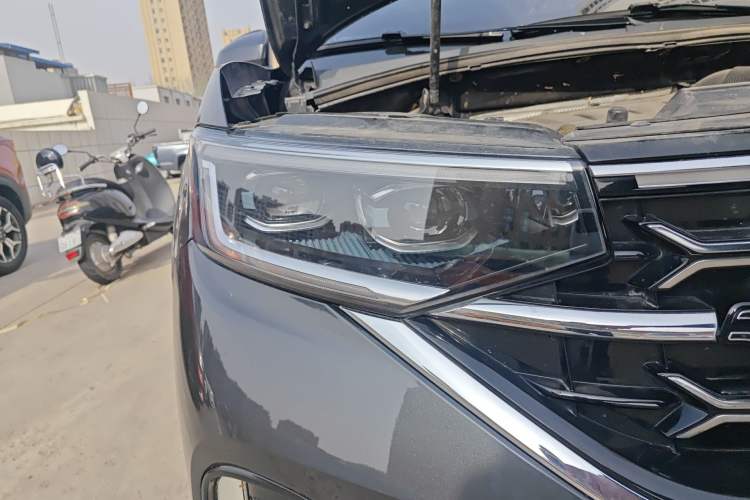 Used Volkswagen Tayron 2023 380TSI Four-Wheel Drive R-Line High-Energy Version Right Front Headlight