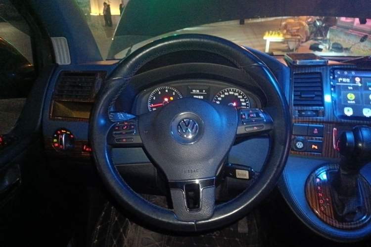 Used Volkswagen Caravelle 2014 2.0 TSI Four-Wheel Drive Comfort Edition Steering Wheel