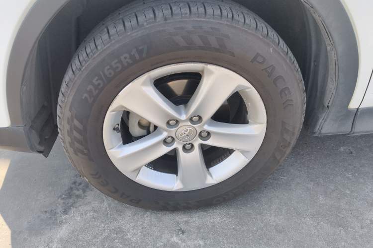 Used Toyota RAV4 2013 2.0L CVT Four-Wheel Drive Fashion Edition
