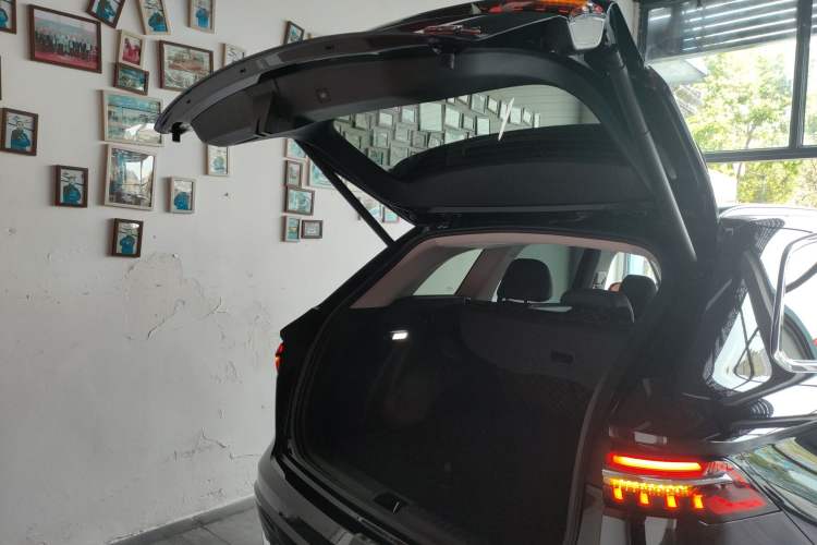 Used Geely Auto Monjaro L 2023 2.0TD High-Power Automatic Two-Wheel Drive Flagship Version Trunk