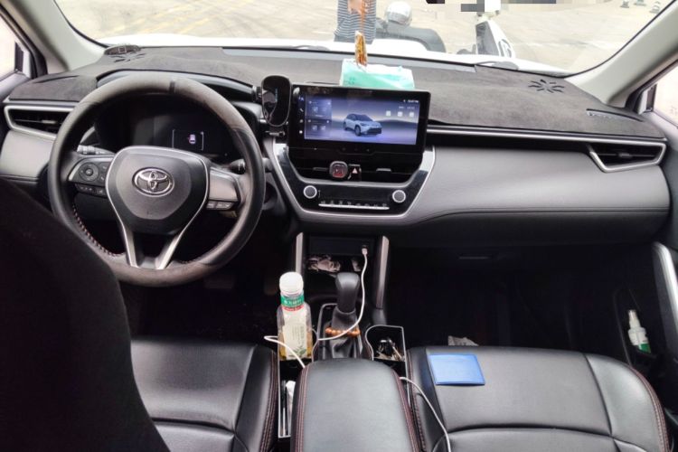 Used Toyota FRONTLANDER 2023 2.0L CVT Elite Edition Center Console