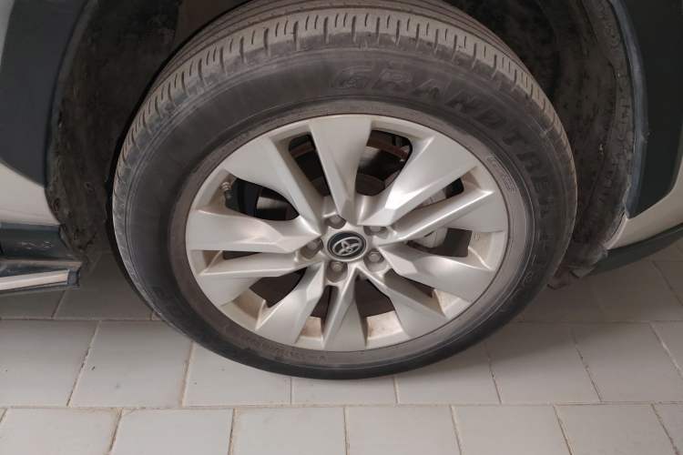 Used Toyota Wildlander 2020 Dual-Engine 2.5L E-CVT Two-Wheel Drive Leading Edition Right Front Wheel Hub
