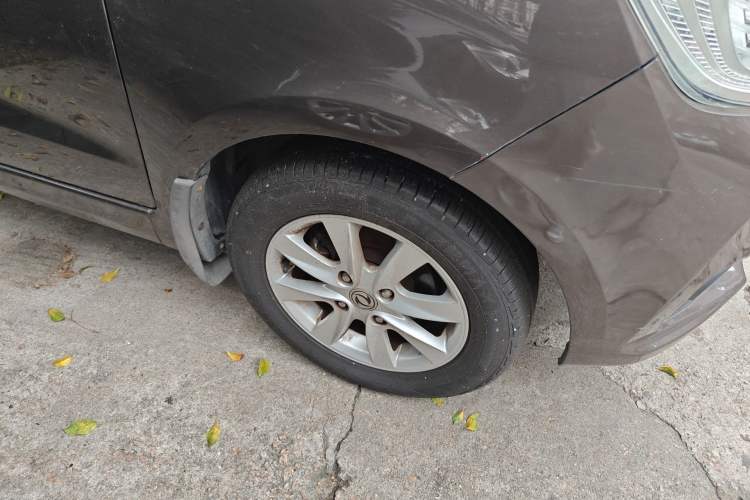 Used Dongfeng Fengon 330 2019 1.5L 330S Manual Comfort Version China VI Standard Right Front Wheel Hub