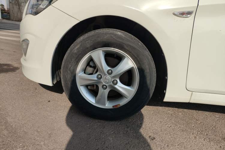 Used Hyundai Verna Ray 2016 1.4L Automatic Leading-Edge GLX Left Front Wheel Hub