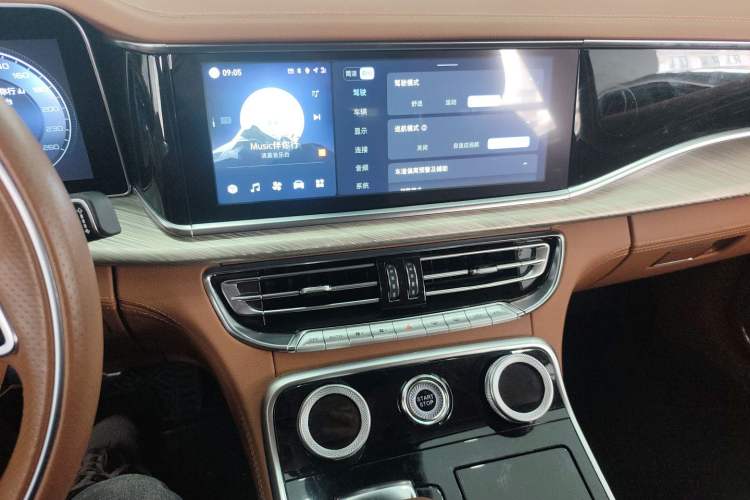 Used Hongqi H9 2020 Revised Version 2.0T Smart Connect Flagship Edition Audio And AC Panel