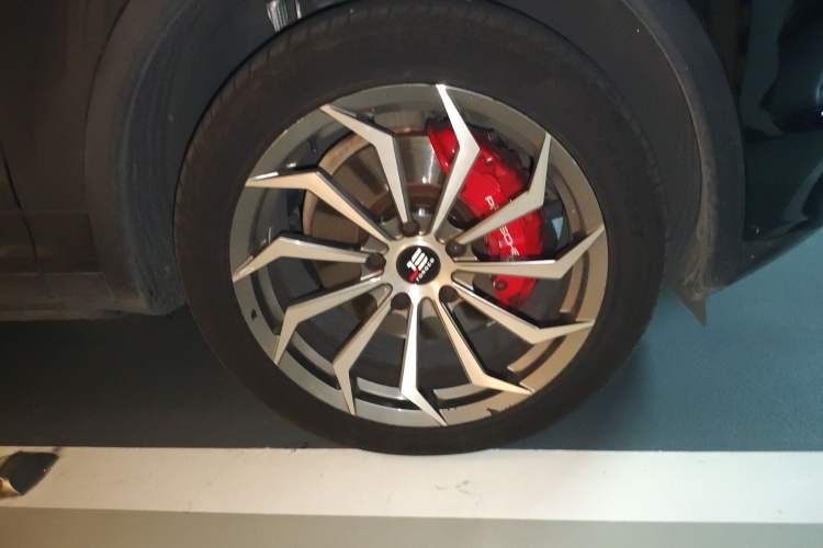 Used Porsche Cayenne 2011 Cayenne S 4.8L Right Front Wheel Hub