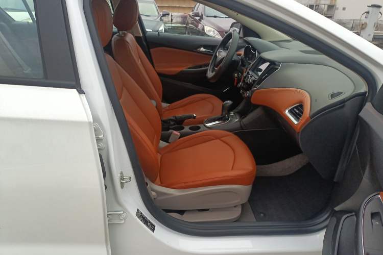 Used Chevrolet Cruze 2015 1.5L Automatic Luxury Edition Right Front Seat