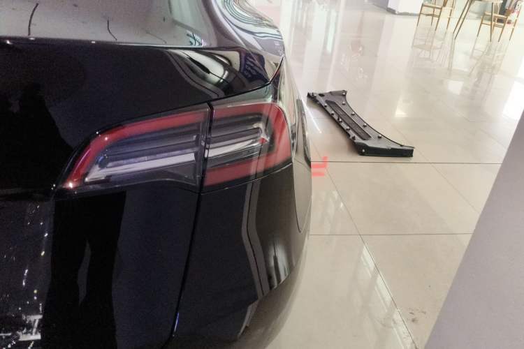 Used Tesla Model Y 2021 Long-Range All-Wheel-Drive Version
