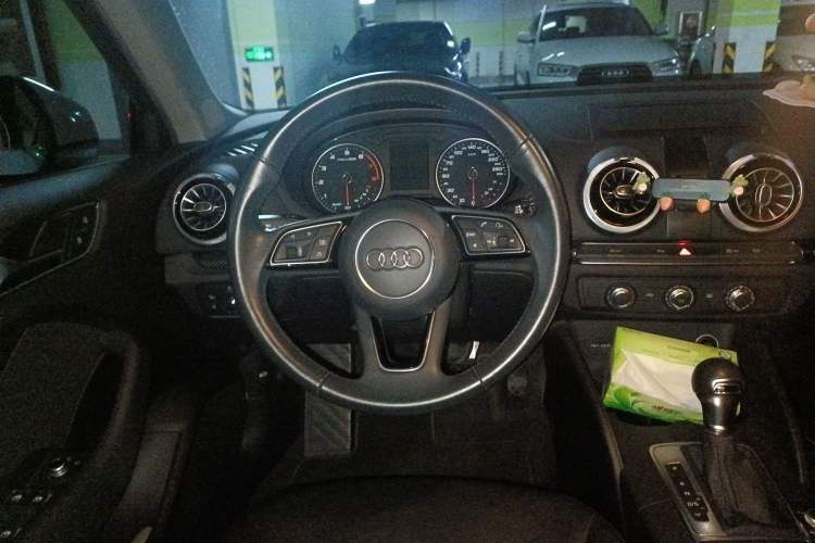 Used Audi A3 2019 Sportback 35 TFSI Fashion Edition China VI Emission Standard Steering Wheel