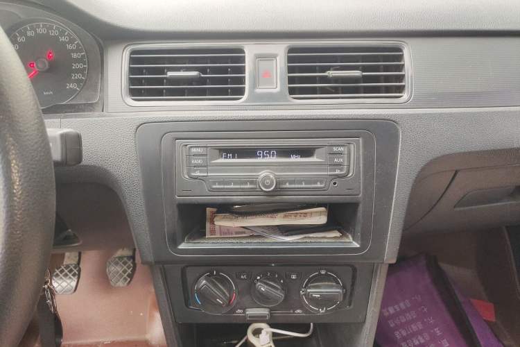 Used Volkswagen Santana 2013 1.6L Manual Fashion Edition
