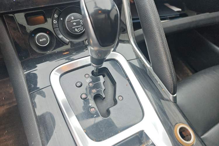 Used Peugeot 3008 2013 2.0L Automatic Classic Edition Gear Lever